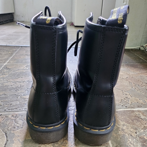 like new original smooth leather lace up doc martens - Picture 6 of 9